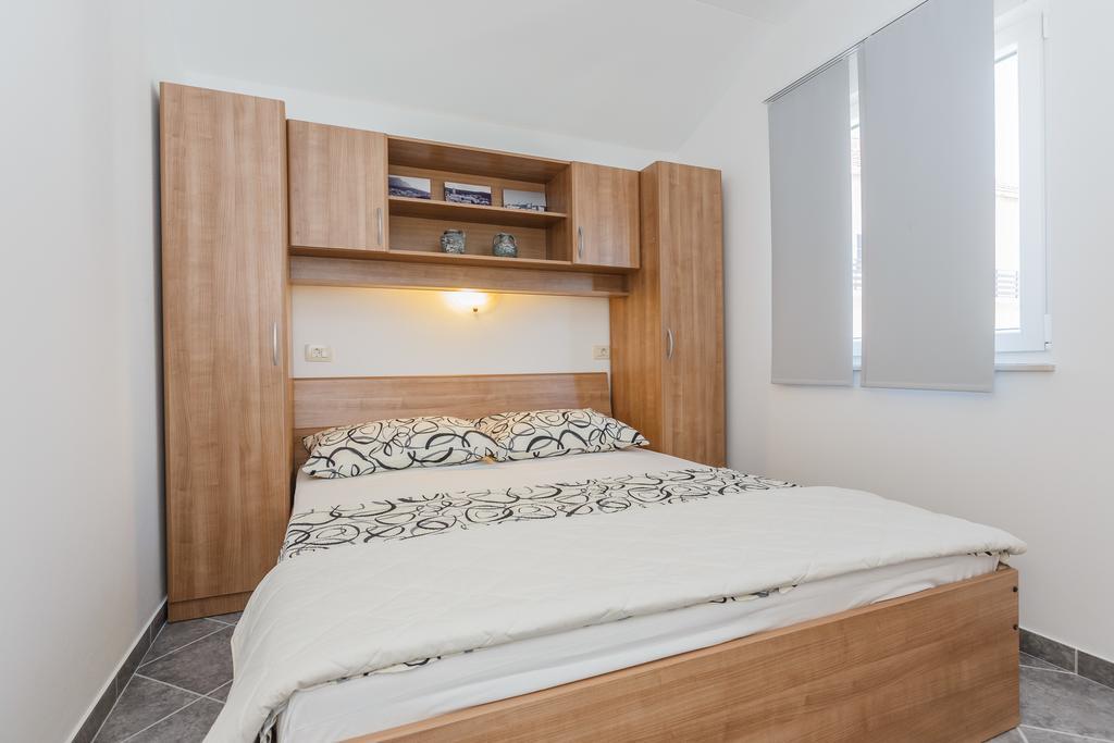 Apartments Viljac Trogir Ruang foto