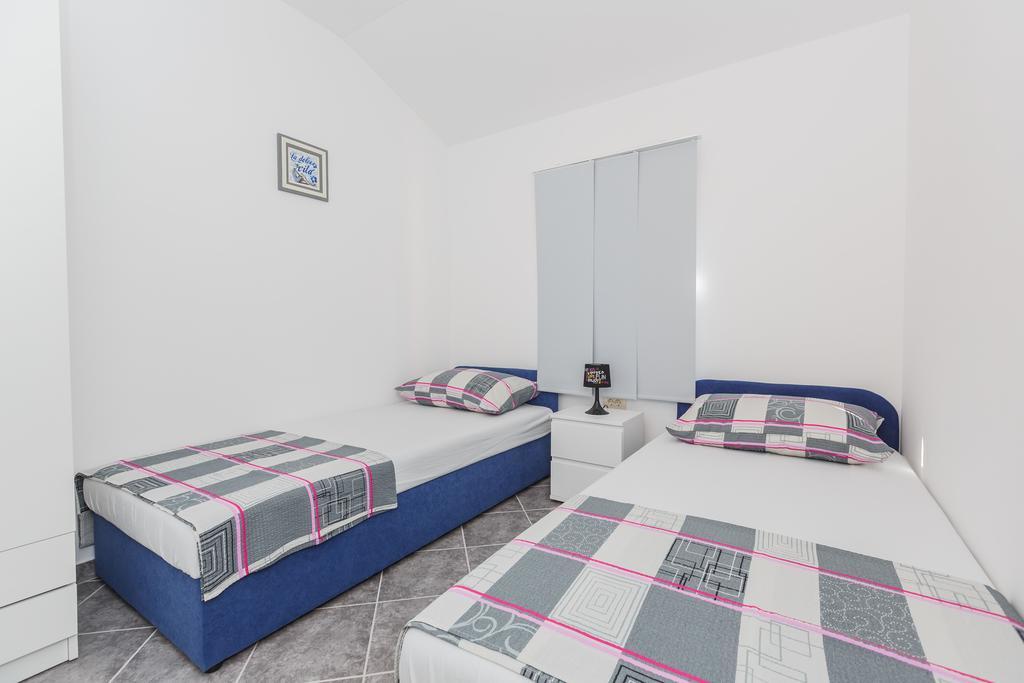 Apartments Viljac Trogir Ruang foto