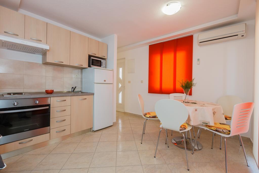 Apartments Viljac Trogir Ruang foto