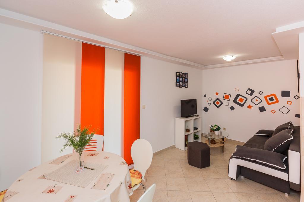 Apartments Viljac Trogir Ruang foto